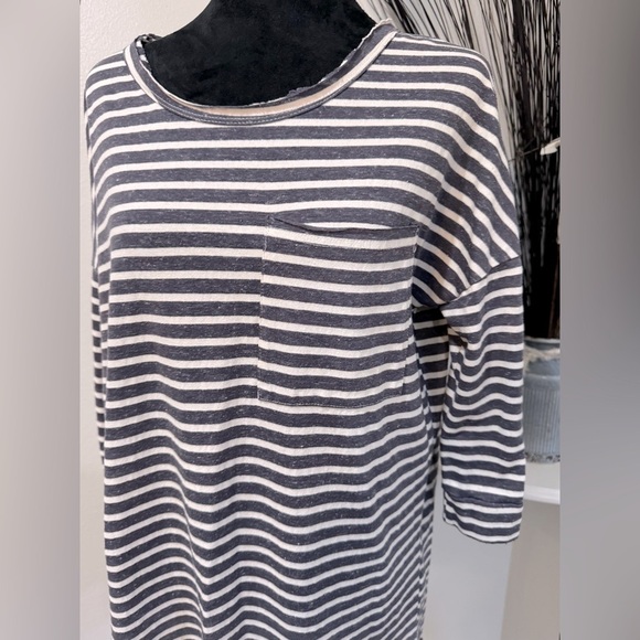 Umgee Sz SM black and white stripes, relaxed fit, and roughed edge neckline - Picture 2 of 10